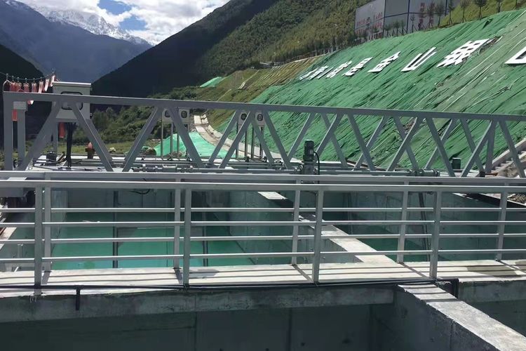 行車(chē)式刮吸泥機(jī)